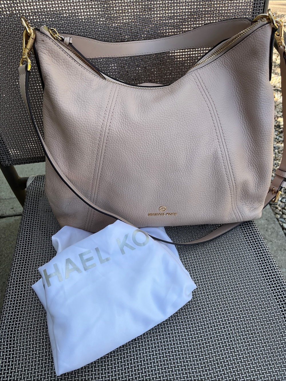 Michael Kors Pebbled Leather Casual Hobo Shoulder Bag in Pale Pink - Picture 15 of 16